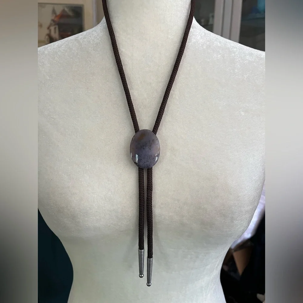 Beautiful Stone Bolo Tie - Picture 2 of 9